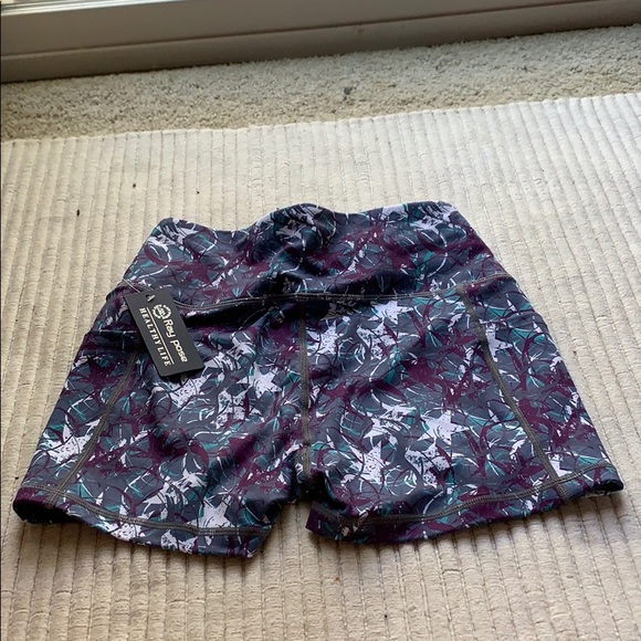 Yoga/Bike Shorts - Picture 3 of 4